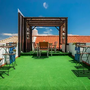 Bed & Breakfast Blue Door, Lagos
